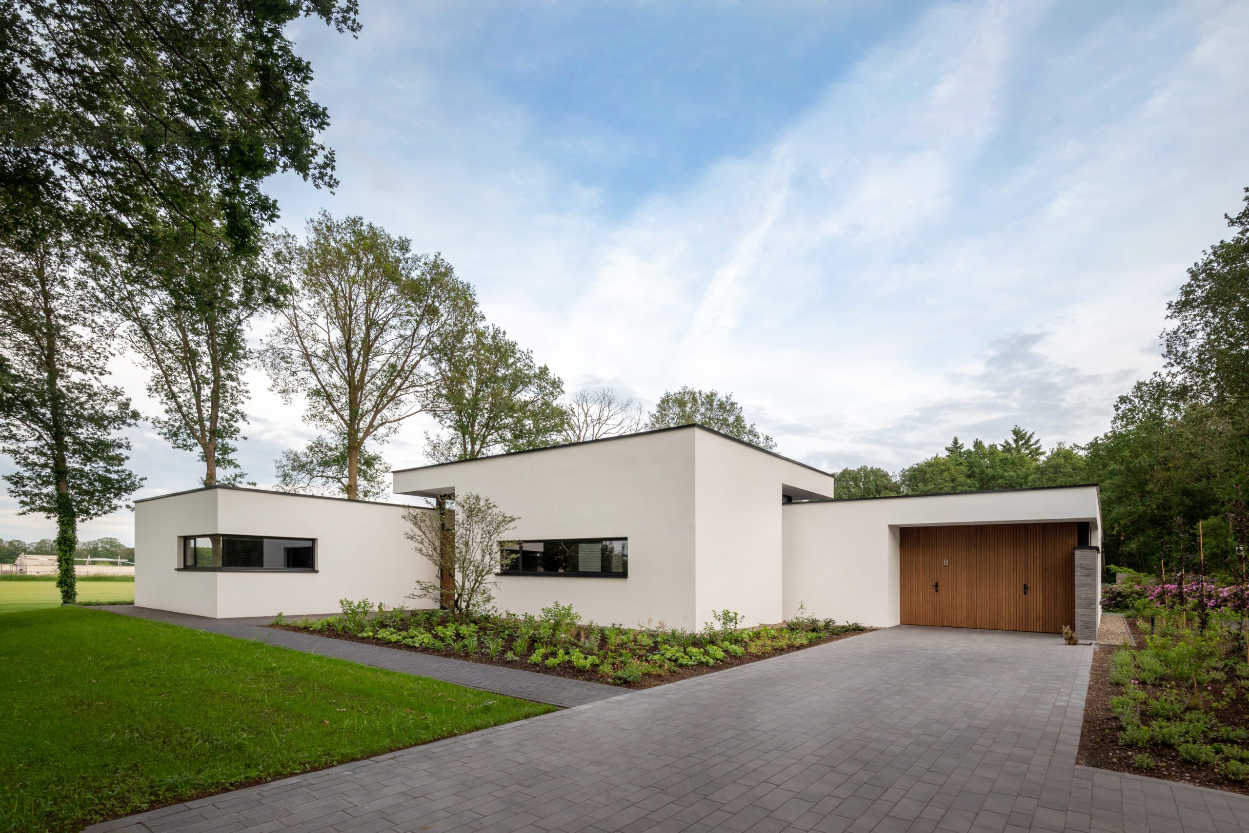 luxe villa, levensloopbestendige villa met ruime voortuin, kubistische villa